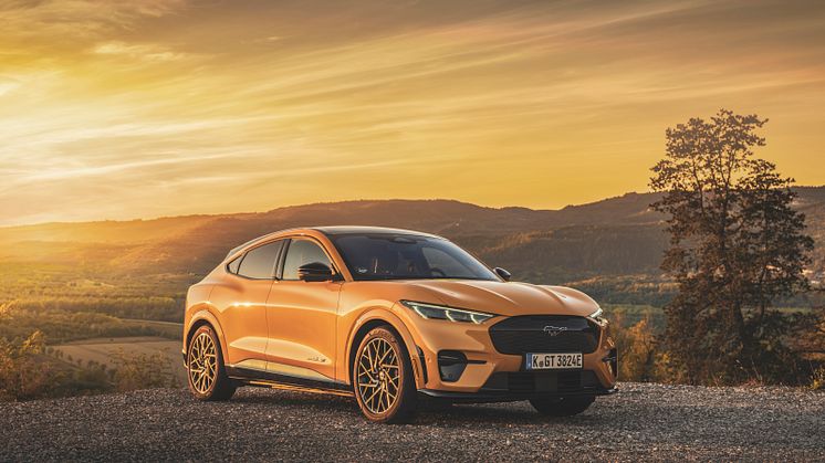 2021FordMustangMach-E_GT_Cyber_Orange_001.jpg