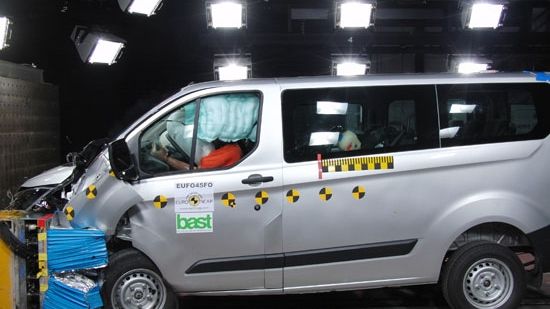 Uusi Transit Custom teki historiaa saamalla ensimmäisenä luokassaan Euro NCAP -testissä täydet 5 tähteä – myös Tourneo Custom on 5 tähden arvoinen