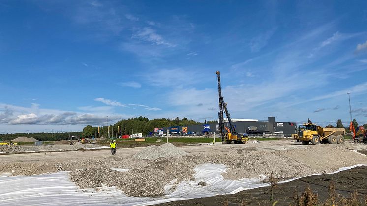 dag slogs de första pålarna ner på vårt projekt Bro Handel under strålande solsken. 