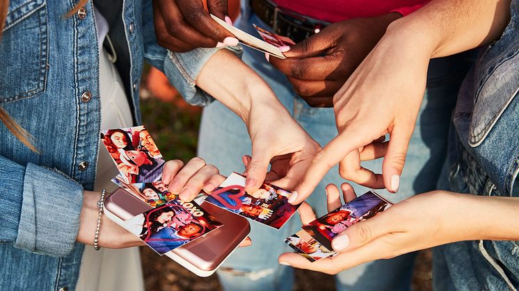 Print and share precious memories with the Canon Zoemini