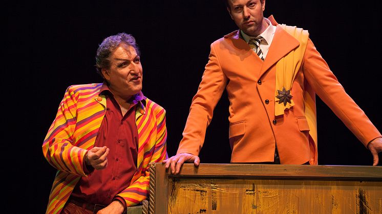 ‹Faust 2›: Christian Peter als Mephisto in der Rolle des Narren und Boris Sirdey als Kaiser (Foto: Georg Tedeschi)