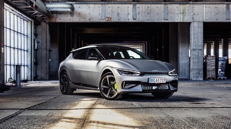 Den fuldt elektriske Kia EV6 GT er nu på vej ud på de danske veje - prisen er kr. 599.900,-