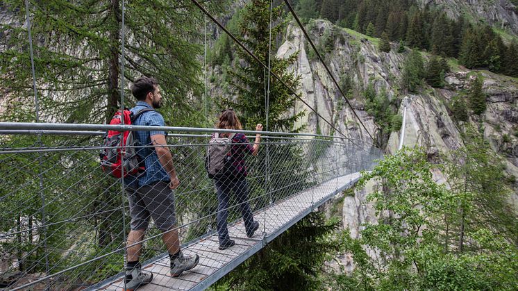 Hangebrucke-Aspi-Titter-Sommer ©aletscharena.ch_Fotograf Pascal-Gertschen