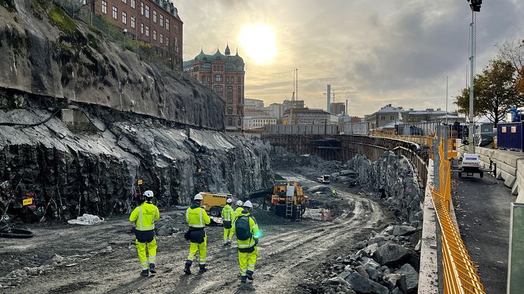 Schaktet (cut and cover) för den framtida tunneln vid Kvarnberget. Bild: Ulf Angberg