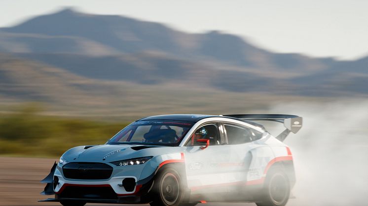 Erőtől duzzadó új generáció: Goodwoodban bemutatkozik a Mustang Mach-E 1400, a Puma ST és a STARD Fiesta és a Ford nagy híreket jelent be