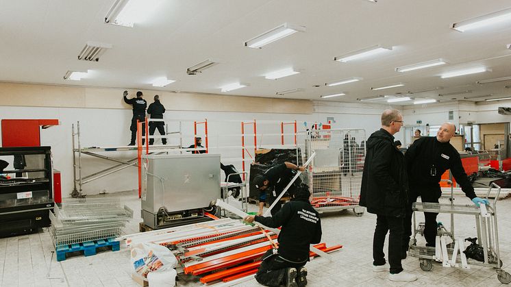 Volontärer från Willys renoverar MatRätt