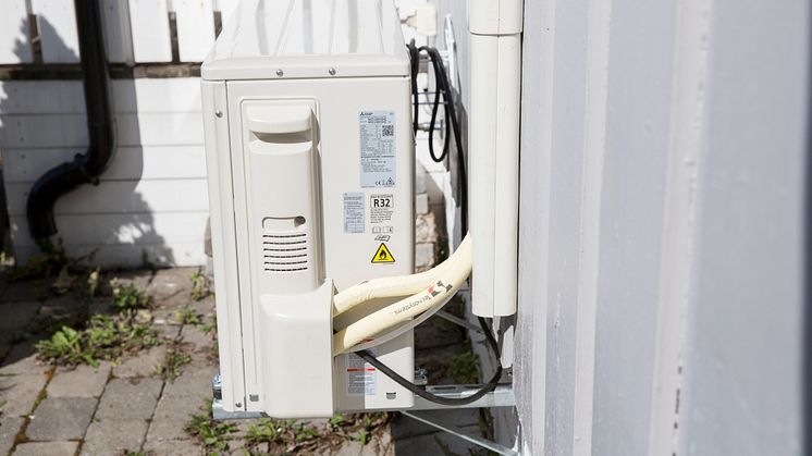 utedel varmepumpe med R32