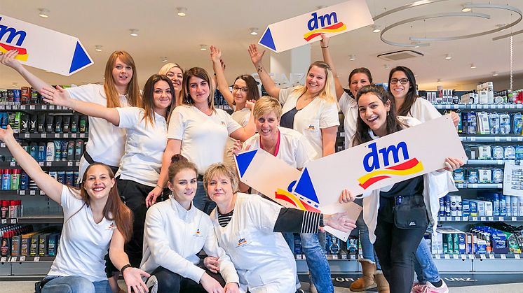 Ab dem 28. November ist das dm-Team in Metzingen für die Kunden da