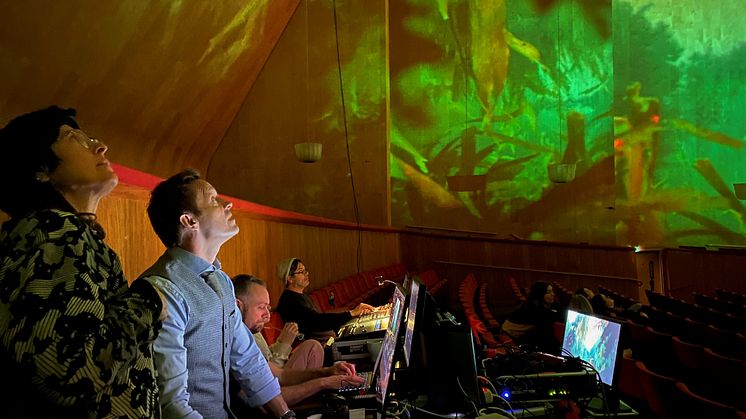 Tillsammans med Göteborgs Symfoniker skildrar Andrea Östlund och filmjournalist Joakim Odelberg hoten mot de nordiska haven 