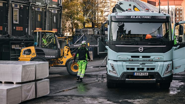Volvo L25 Electric och Volvo FMX 