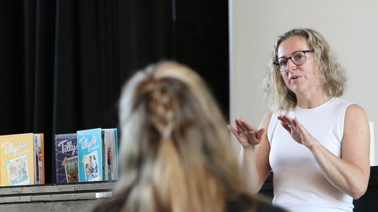 Kinderbuchautorin Jasmin Schaudinn zu Gast in der Lehrveranstaltung „Erzähl doch mal! Frühkindliche Bildung mit Bilderbüchern gestalten“ an der Universität Vechta