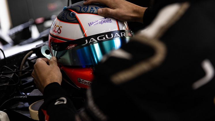 J_TCS_Racing_S9_Valencia_Mitch_Evans_161222_005