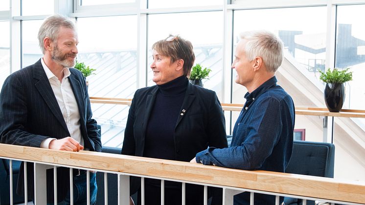 Från vänster Magnus Viström, Innovationschef SCA, Monica Vestberg, affärsrådgivare på BizMaker och projektledare för Forest Business Accelerator och Nicklas Boström, vd för Multi Channel Sweden. 