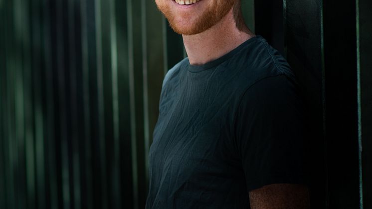Rolf Kristian Larsen debuterer som dramatikar