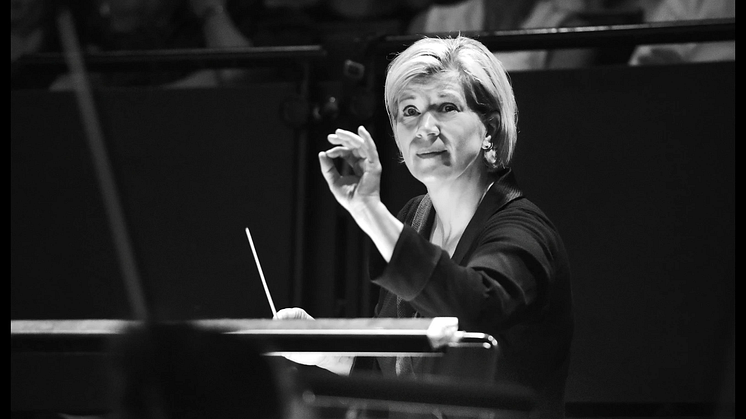 Karen Kamenesk, Conductor Photo Credit_Yossi Zwecker