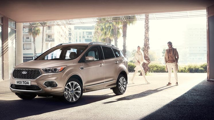 2016FordKuga_Vignale_04