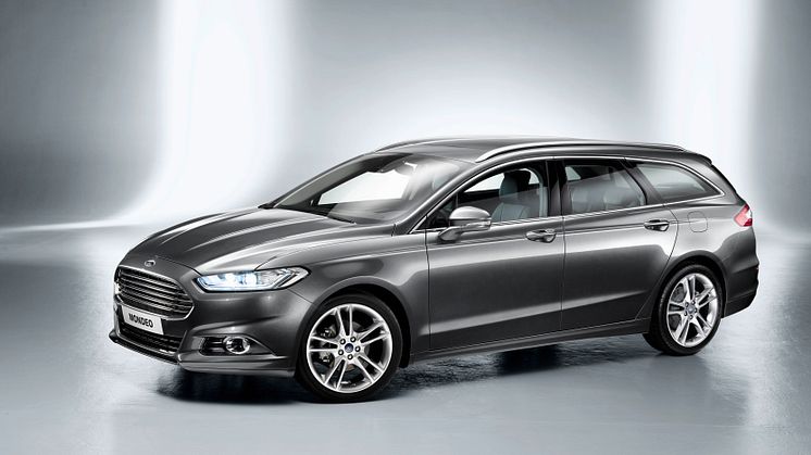 Ny Ford Mondeo med utvidet parkeringsassistanse, elektrisk rattstammeregulering og nytt hjuloppheng.