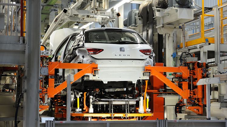 80% of the approximately 400,000 cars manufactured every year are exported to a total of 75 countries