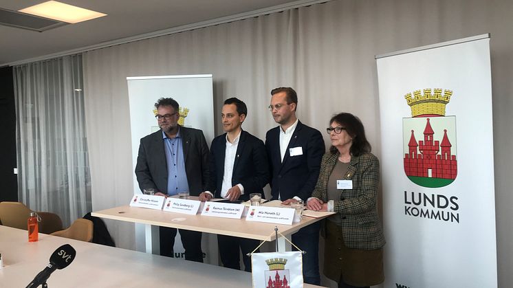 Dagens pressträff, från vänster: Christoffer Nilsson, kommundirektör i Lunds kommun, Philip Sandberg (L), kommunstyrelsens ordförande, Rasmus Törnblom (M), utbildningsnämndens ordförande och Mia Honeth (L),barn- och utbildningsnämndens ordförande.