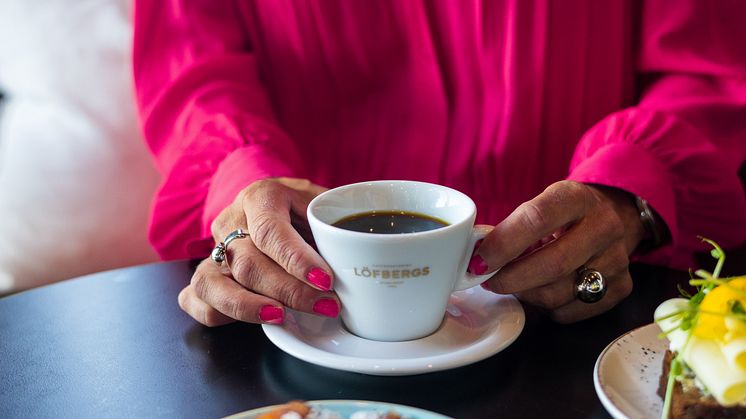 A 20-year collaboration continues: Löfbergs and Strawberry serve sustainably certified coffee across 240 Nordic hotels.