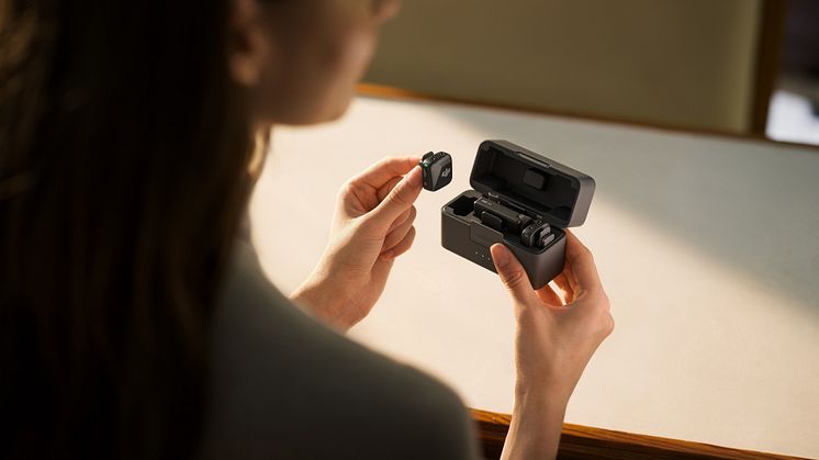 KV with DJI Mic Mini （2TX+1RX+Charging Case）.jpg