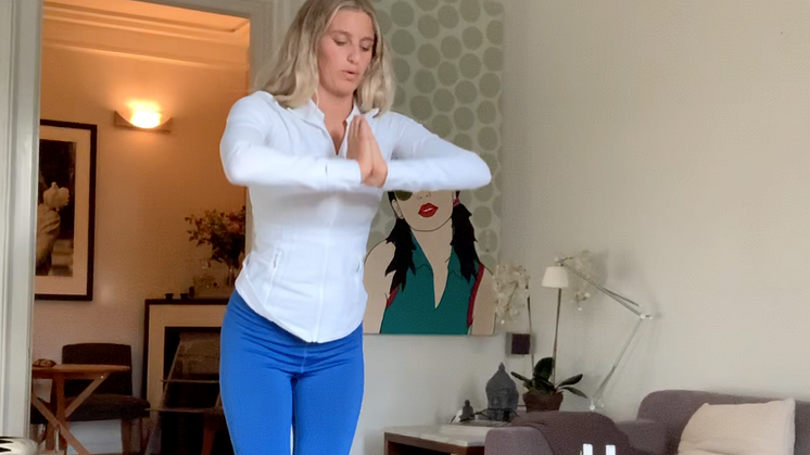 Sparks Generation lanserar digital yogavecka för unga tillsammans med Penny Parnevik