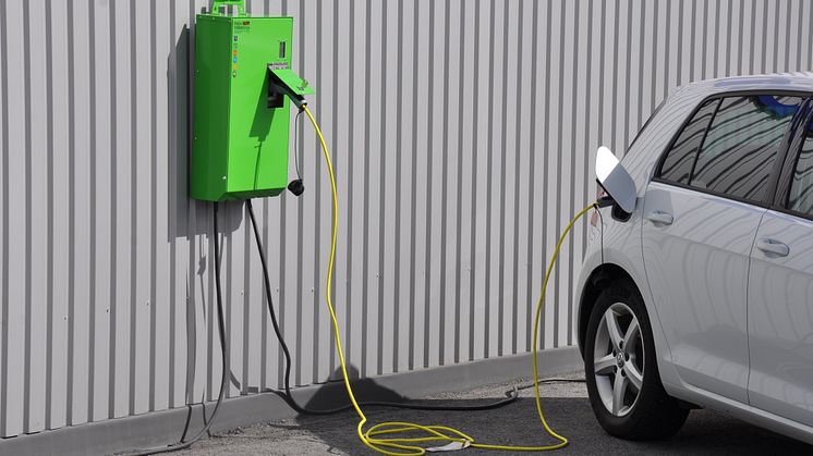 Nå blir det enklere å lade elbilen