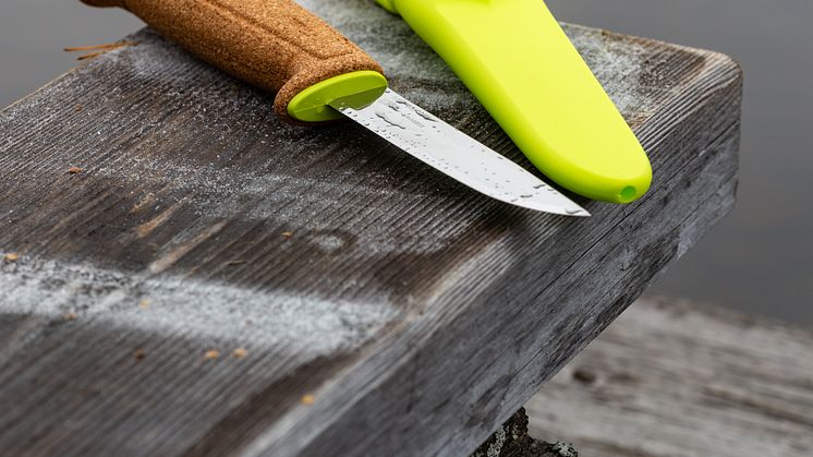 Allroundkniven passar för både höger-och vänsterhänta.