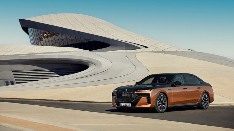 P90500582_highRes_the-bmw-i7-m70-xdriv