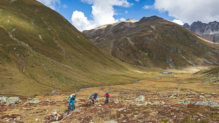 Mountainbiker im Val Funtauna