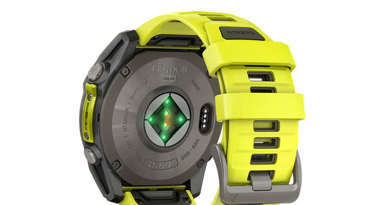 010-02907-21_08_Fenix8Solar-51_HR_Titanium_Rear.png