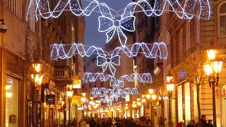 In the market for a European Christmas shopping bargain 