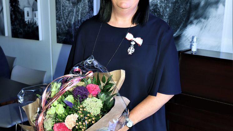 Lene Aalestrup modtog ridderkorset som anerkendelse for sin indsats i demokratiets tjeneste.