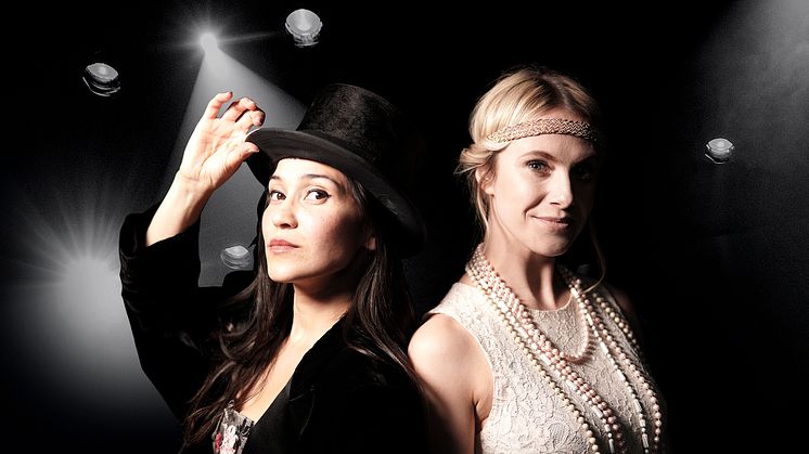 Andrea Jayakrishna och Julia Forssell i föreställningen Musikalen firar 100 år. Foto Simon Rubin.