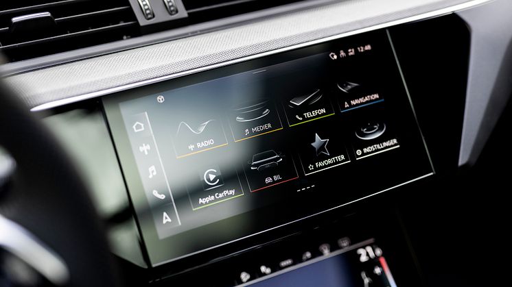 Audi Q8 e-tron (Ultrablå metallak)