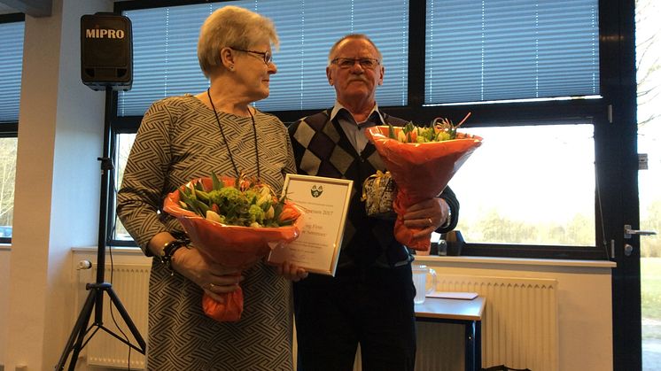 Ester og Finn Hejlskov Sørensen modtog stor tak for deres engagement og indsats. Foto: Rebild Kommune