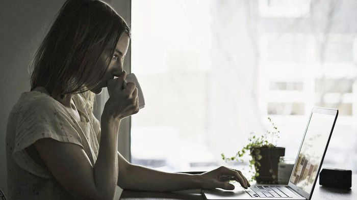 Du kan møde os på flere måder – nu også på web