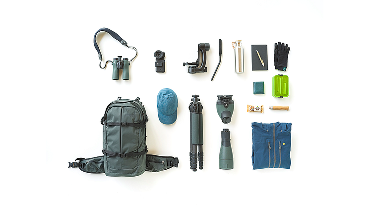 Den nya GEAR-kollektionen från SWAROVSKI OPTIK innehåller en ryggsäck, handskar, mössor, tubhalsduk och en vattenflaska