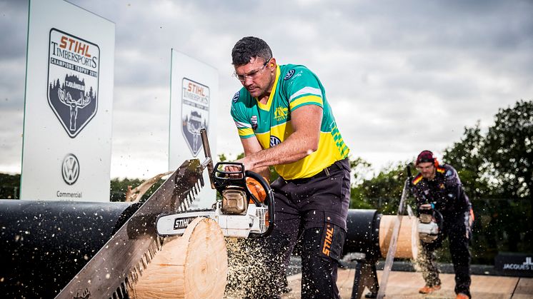 Laurence O’Toole i gang med Stock Saw disciplinen ved STIHL TIMBERSPORTS® Champions Trophy 2019.