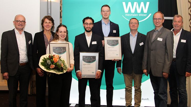 Stolz und Freude (v. l.): A. Speith, WW, Prof.Dr.-Ing. Susanne Schwickert, Laura Regehr, Bilal Khalid, Lars Hoischen, Prof. Dr.-Ing. Georg Klepp, Prof. Dr.-Ing. Stefan Wolf und Ulrich Meyer, Jurysprecher.