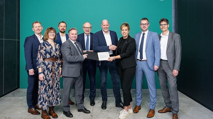 Übergabe des Förderbescheids in Düsseldorf. Bildquelle: MWIKE NRW/M. Hermenau
