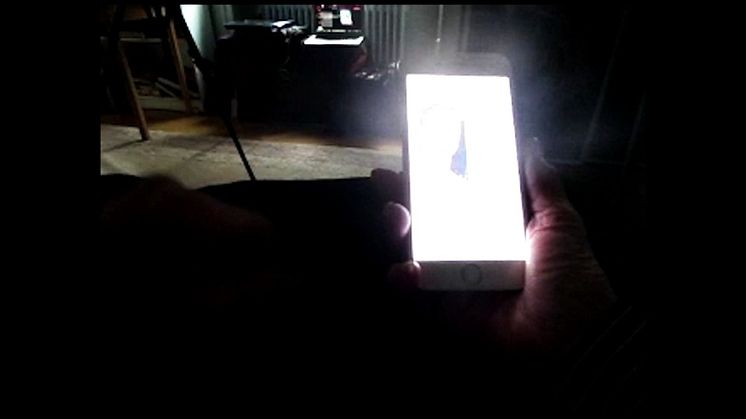 Andra dagen på internet fick Kerstin testa både Tinder och Skype! Följ henne via www.mynewsdesknow.se ‪#‎mynewsdesknow‬