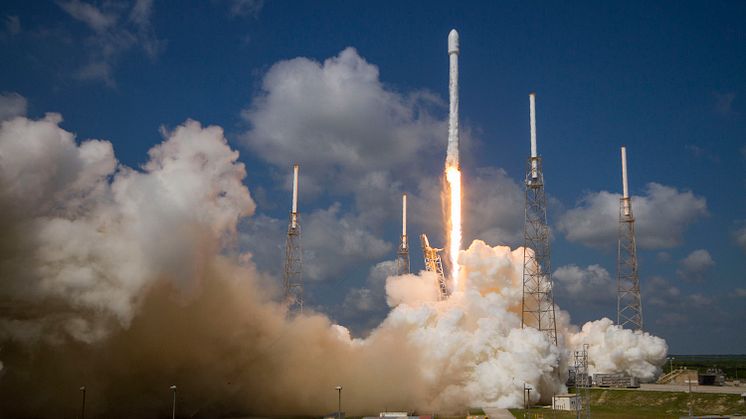 SpaceX Falcon 9 lofts EUTELSAT 117 West B into space