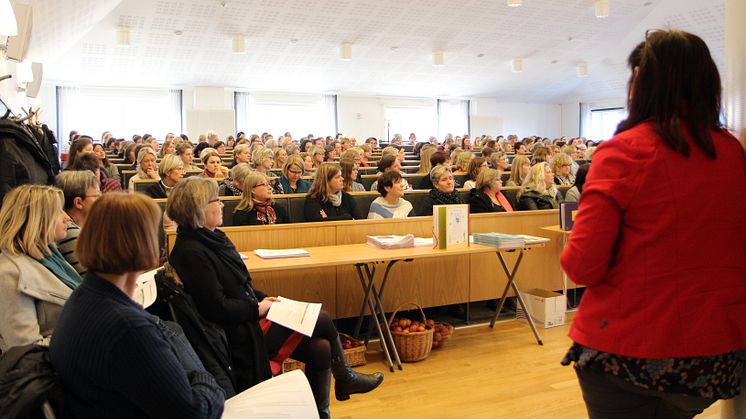 ​Proppfull aula på förskollärarnas forskningskonferens