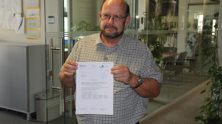 Nahm den Fördermittelbescheid in Empfang: Wirtschaftsdezernent Holger Lampe  Foto: Pressestelle LK Barnim/Oliver Köhler