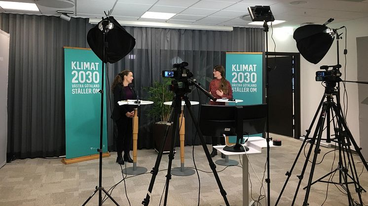 Moderator Monique Wannding, Länsstyrelsen som pratar med Lise Nordin, Västra Götalandsregionen, som under året arbetat med Klimat 2030:s satsning.  Foto: Fanny Sävenek