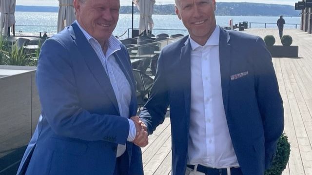 WaterCircles Forsikring har i dag signert ny og utvidet samarbeidsavtale med Hurtigruta Carglass®  for både WaterCircles Norge og WaterCircles Sverige.