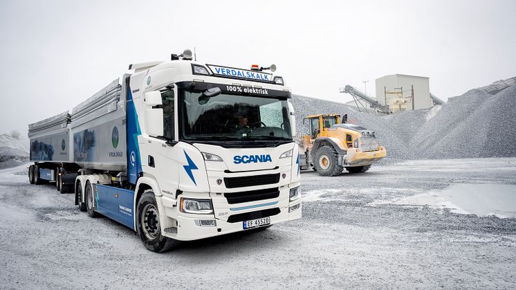 LANGT: I løpet av det første driftsåret gikk ellastebilen fra Scania 105.000 kilometer hos Verdalskak. Nå har den passert 120.000 kilometer uten nevneverdige utfordringer.