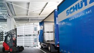 IBC står för "intermediate bulk container" och är ett flexibelt emballage för transport, lagring och hantering av vätskor.