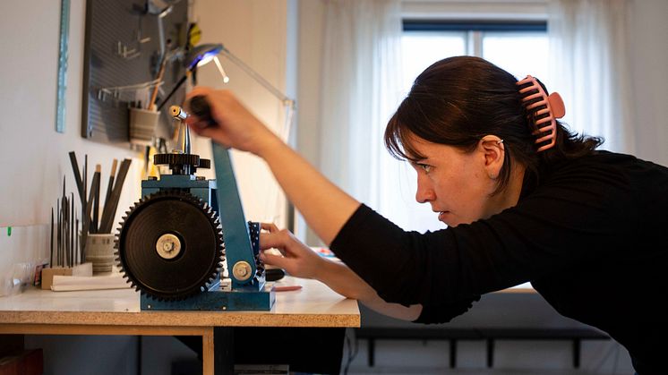 Jelizaveta Suska, mottagare av Stenastiftelsens kulturstipendium 2022 inom bild och form. Foto: Peter Claesson.